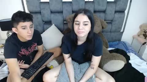 Snapshot of dravith_and_valery chatting on 6, 3, 2025 -- nicolle and jhon -- online show from 6, 3, 2025