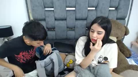 Snapshot of dravith_and_valery chatting on 12, 3, 2025 -- nicolle and jhon -- online show from 12, 3, 2025