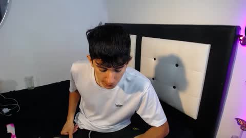 Snapshot of dravith_and_valery chatting on 14, 9, 2025 -- nicolle and jhon -- online show from 14, 9, 2025