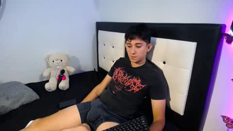 Snapshot of dravith_and_valery chatting on 22, 9, 2025 -- nicolle and jhon -- online show from 22, 9, 2025