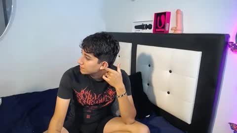 Snapshot of dravith_and_valery chatting on 3, 10, 2025 -- nicolle and jhon -- online show from 3, 10, 2025