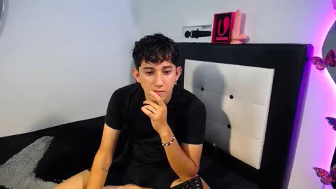 Snapshot of dravith_and_valery chatting on 5, 10, 2025 -- nicolle and jhon -- online show from 5, 10, 2025