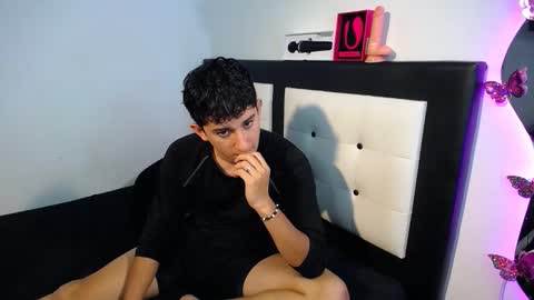 Snapshot of dravith_and_valery chatting on 6, 10, 2025 -- nicolle and jhon -- online show from 6, 10, 2025