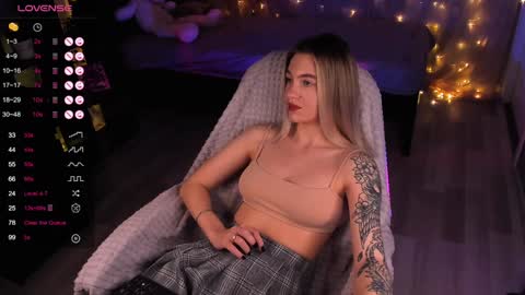 Snapshot of dreamaise chatting on 3, 12, 2024  Mary   pvt open    use pink and blue app lovense online show from 3, 12, 2024