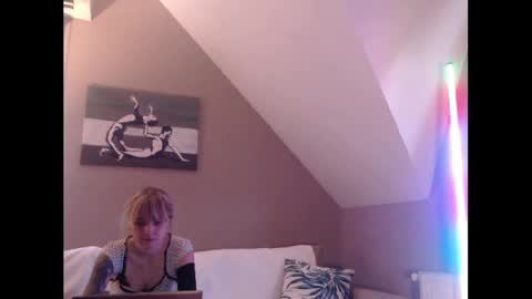 A girl online show from 2, 12, 2024