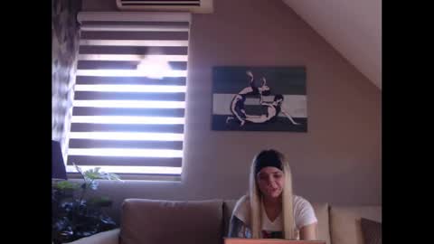 A girl online show from 19, 2, 2025