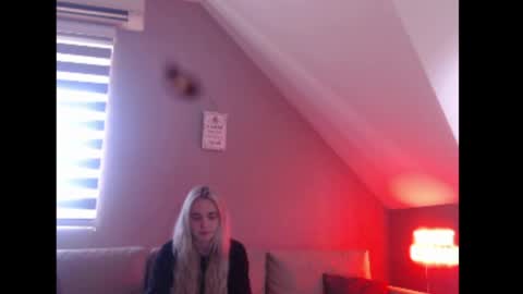 A girl online show from 27, 4, 2026