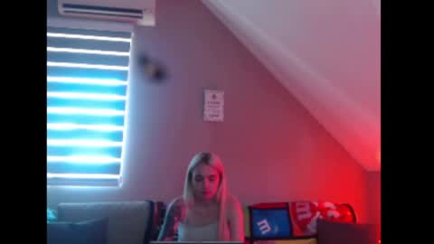 Snapshot of dreamcatcherfantasy chatting on 29, 5, 2026 A girl online show from 29, 5, 2026