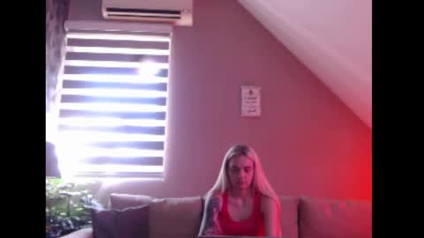 A girl online show from 26, 6, 2026