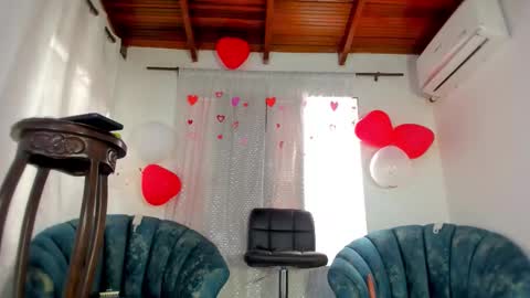 Snapshot of dulce_y_jhoselin chatting on 13, 2, 2026 Dulce Y Jhoselin online show from 13, 2, 2026