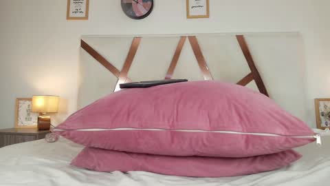 Snapshot of dulceaurora_ chatting on 8, 1, 2025 DULCE AURORA online show from 8, 1, 2025