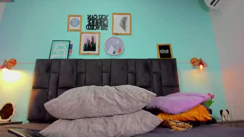 Snapshot of dulceaurora_ chatting on 20, 2, 2025 DULCE AURORA online show from 20, 2, 2025