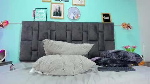 Snapshot of dulceaurora_ chatting on 4, 3, 2025 DULCE AURORA online show from 4, 3, 2025