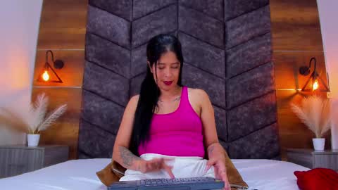 Snapshot of dulceaurora_ chatting on 5, 3, 2025 DULCE AURORA online show from 5, 3, 2025