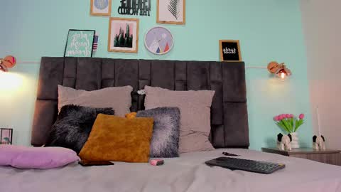Snapshot of dulceaurora_ chatting on 8, 3, 2025 DULCE AURORA online show from 8, 3, 2025