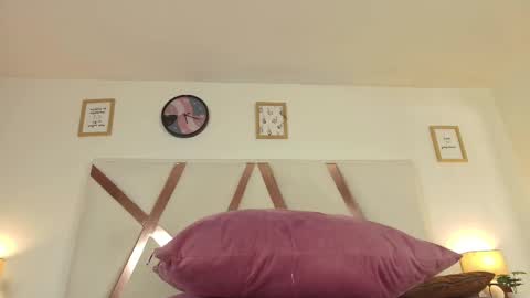 Snapshot of dulceaurora_ chatting on 12, 3, 2025 DULCE AURORA online show from 12, 3, 2025