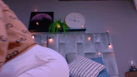 Snapshot of dulceaurora_ chatting on 14, 10, 2025 DULCE AURORA online show from 14, 10, 2025