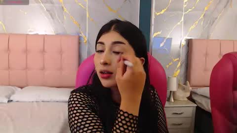 Snapshot of dulciinea_07 chatting on 17, 10, 2025 Abril Cruz online show from 17, 10, 2025