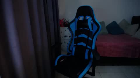 Snapshot of dumont_model chatting on 10, 1, 2025 Nicole   online show from 10, 1, 2025