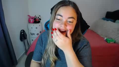 Snapshot of dumont_model chatting on 6, 3, 2025 Nicole   online show from 6, 3, 2025