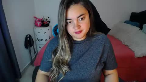 Snapshot of dumont_model chatting on 6, 3, 2025 Nicole   online show from 6, 3, 2025