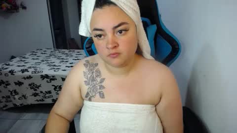 Snapshot of dumont_model chatting on 12, 10, 2025 Nicole   online show from 12, 10, 2025