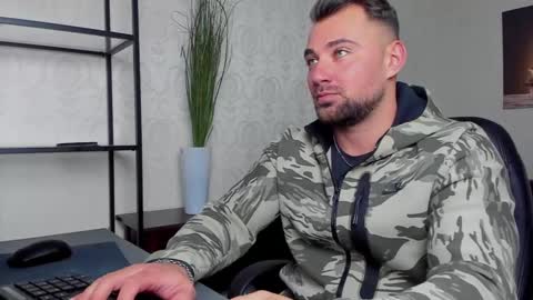 Snapshot of duncanstones chatting on 3, 2, 2025 DuncanStone online show from 3, 2, 2025