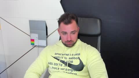 Snapshot of duncanstones chatting on 5, 2, 2025 DuncanStone online show from 5, 2, 2025