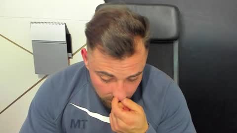 Snapshot of duncanstones chatting on 9, 2, 2025 DuncanStone online show from 9, 2, 2025