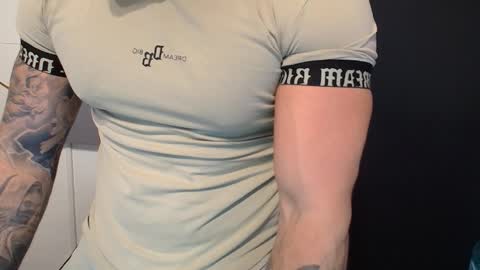 Snapshot of duncanstones chatting on 14, 11, 2025 DuncanStone online show from 14, 11, 2025