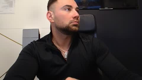 Snapshot of duncanstones chatting on 22, 11, 2025 DuncanStone online show from 22, 11, 2025