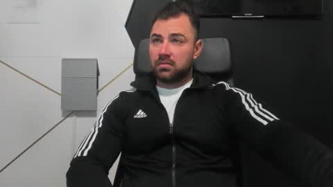 Snapshot of duncanstones chatting on 30, 11, 2025 DuncanStone online show from 30, 11, 2025