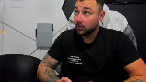 Snapshot of duncanstones chatting on 17, 12, 2025 DuncanStone online show from 17, 12, 2025