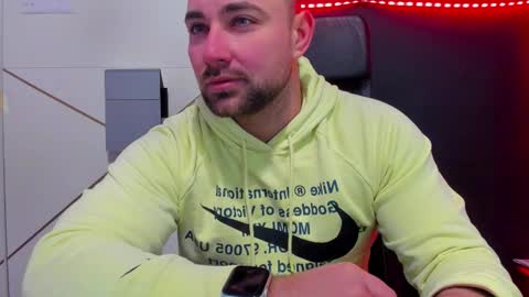 Snapshot of duncanstones chatting on 4, 2, 2026 DuncanStone online show from 4, 2, 2026