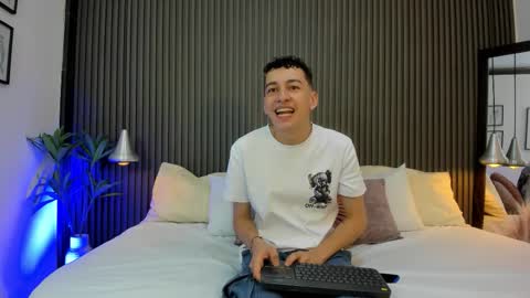 Thomas and Noah online show from 11, 9, 2025