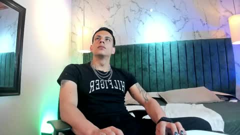 Snapshot of dustin_sonne chatting on 8, 6, 2026 Dustin Sonne online show from 8, 6, 2026