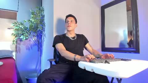 Snapshot of dustin_sonne chatting on 30, 6, 2026 Dustin Sonne online show from 30, 6, 2026