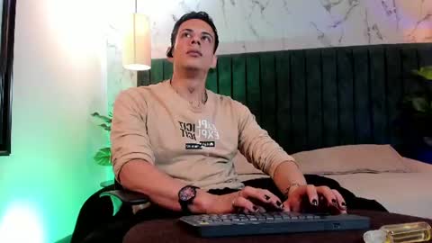 Snapshot of dustin_sonne chatting on 13, 7, 2026 Dustin Sonne online show from 13, 7, 2026