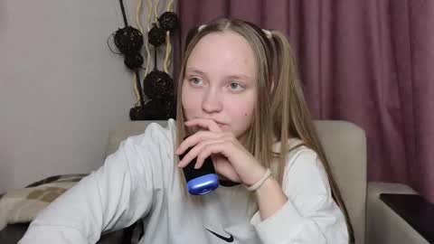 Snapshot of dustydeida chatting on 13, 12, 2025 Jenny online show from 13, 12, 2025