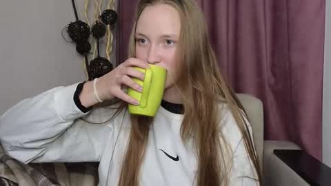 Snapshot of dustydeida chatting on 14, 12, 2025 Jenny online show from 14, 12, 2025