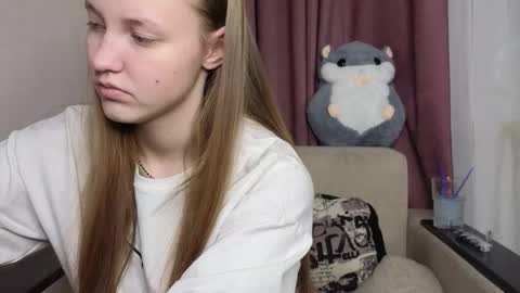 Snapshot of dustydeida chatting on 17, 12, 2025 Jenny online show from 17, 12, 2025