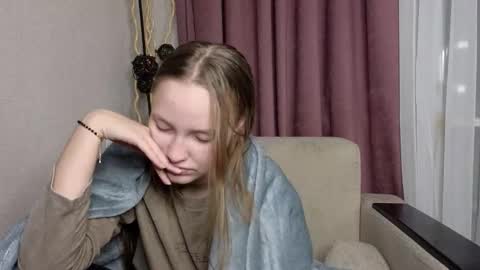 Snapshot of dustydeida chatting on 18, 12, 2025 Jenny online show from 18, 12, 2025