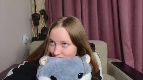 Snapshot of dustydeida chatting on 21, 12, 2025 Jenny online show from 21, 12, 2025