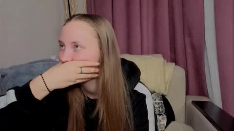 Snapshot of dustydeida chatting on 22, 12, 2025 Jenny online show from 22, 12, 2025