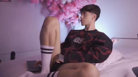 Snapshot of dwayne_xx chatting on 6, 12, 2024 Dwayne xx online show from 6, 12, 2024