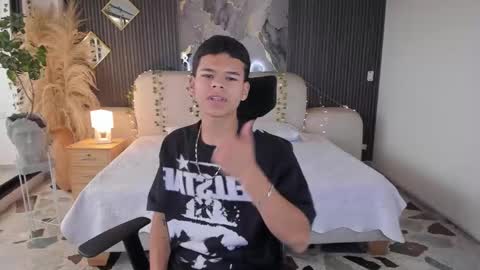 Snapshot of dylanroyce_ chatting on 6, 3, 2026 dylanroyce_ online show from 6, 3, 2026