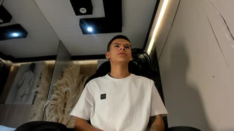 Snapshot of dylanroyce_ chatting on 4, 4, 2026 dylanroyce_ online show from 4, 4, 2026