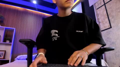 Snapshot of dylanroyce_ chatting on 7, 4, 2026 dylanroyce_ online show from 7, 4, 2026