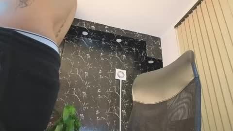 Snapshot of dylanstonne1 chatting on 16, 4, 2026 D Y L A N online show from 16, 4, 2026