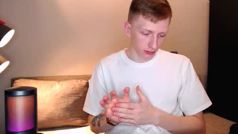 Snapshot of dyrinda chatting on 23, 10, 2025 Julia and Dima online show from 23, 10, 2025